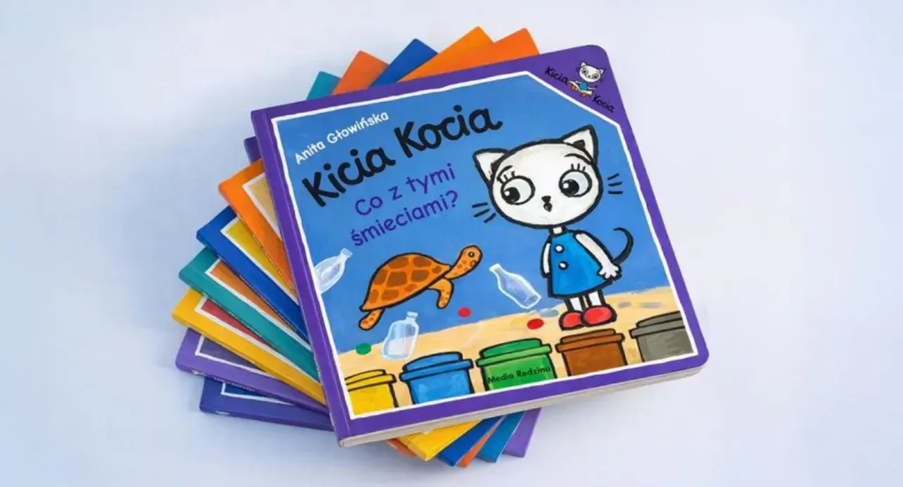 Kicia Kocia uczy segregacji śmieci. Książki z tej serii to świetna zabawa i nauka dla najmłodszych.