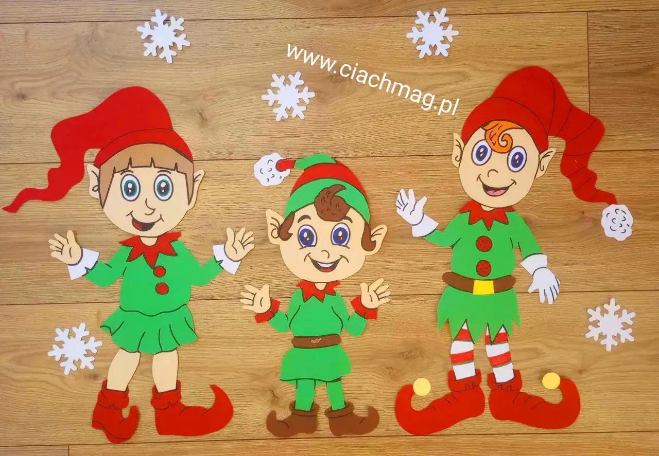 Trzy uśmiechnięte elfy w zielonych strojach i czerwonych czapkach, gotowe do pomocy w świętach. Proste ozdoby, jak zrobić elfa na Boże Narodzenie.